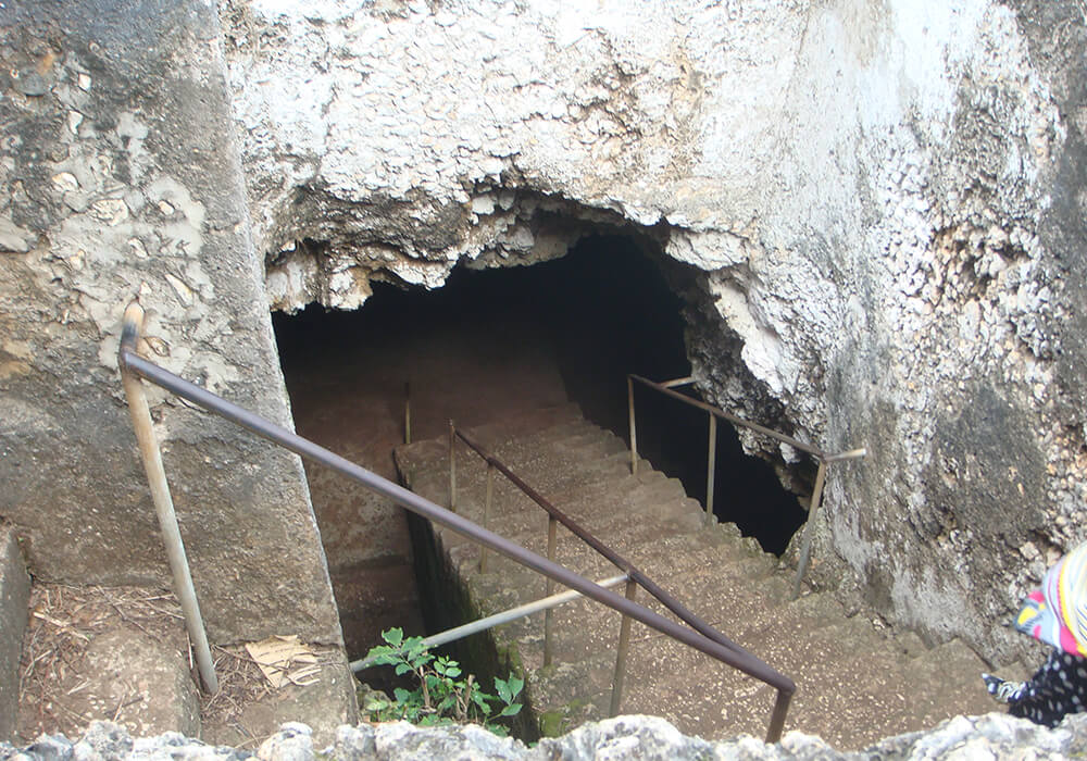 Mangapwani Coral Cave Tour